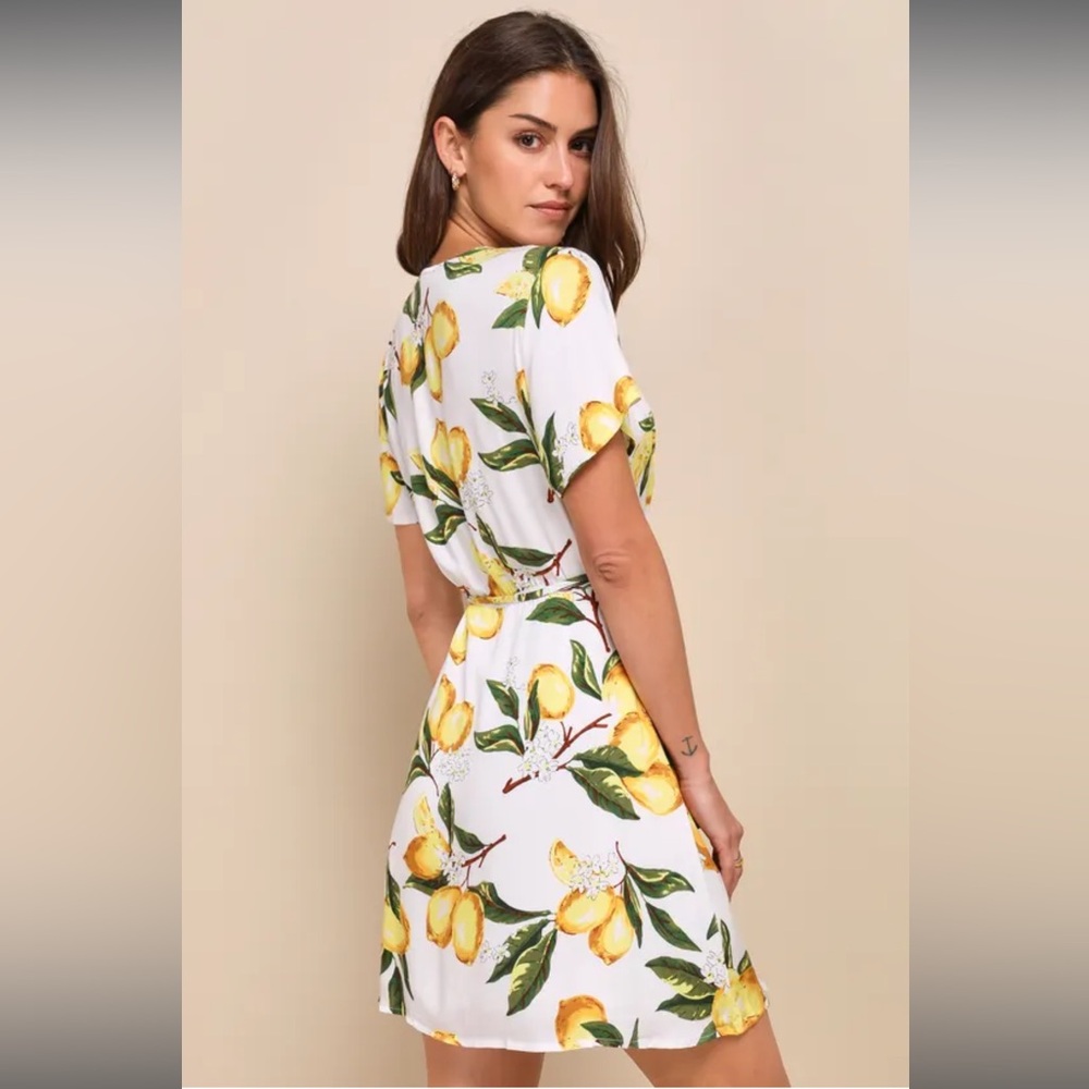 🍋A La Tart White and Yellow Lemon Print Wrap Dress🍋